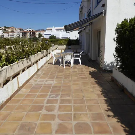 Con Terraza, Jardin Y Piscina Comunitaria A 200m De La Playa En Sant Carles - Es-228-130 Llanca