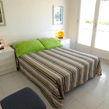 Apartment Con Terraza, Jardin Y Piscina Comunitaria A 200m De La Playa En Sant Carles - Es-228-130 *