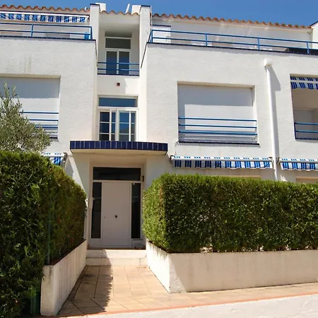 Con Terraza, Jardin Y Piscina Comunitaria A 200m De La Playa En Sant Carles - Es-228-130 *