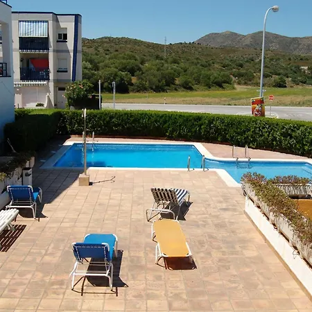Con Terraza, Jardin Y Piscina Comunitaria A 200m De La Playa En Sant Carles - Es-228-130 * Llanca