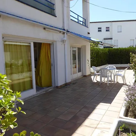 Con Terraza, Jardin Y Piscina Comunitaria A 200m De La Playa En Sant Carles - Es-228-130